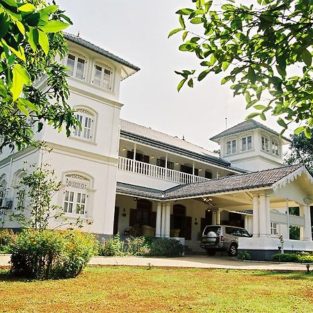 Manor House Hotel Embulpure Exterior foto