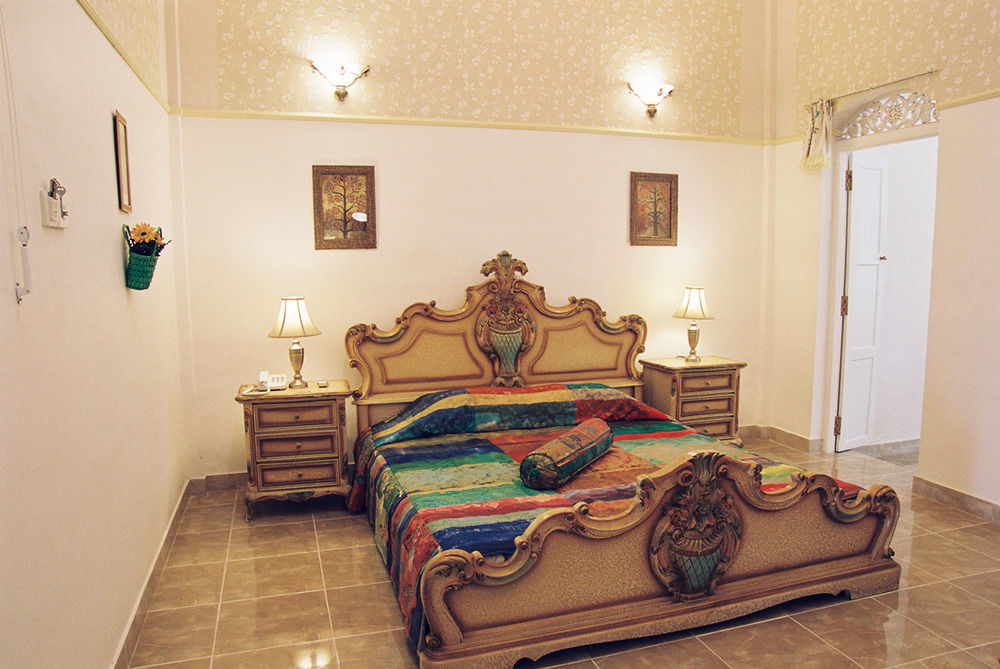 Manor House Hotel Embulpure Exterior foto