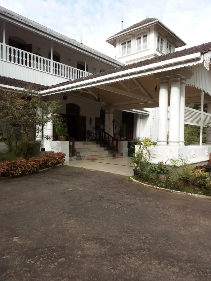Manor House Hotel Embulpure Exterior foto