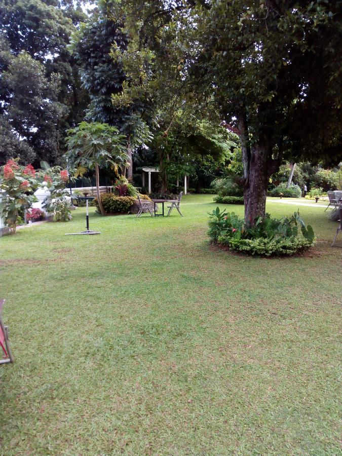 Manor House Hotel Embulpure Exterior foto