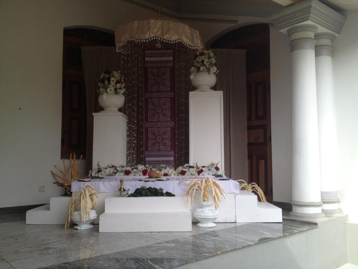 Manor House Hotel Embulpure Exterior foto