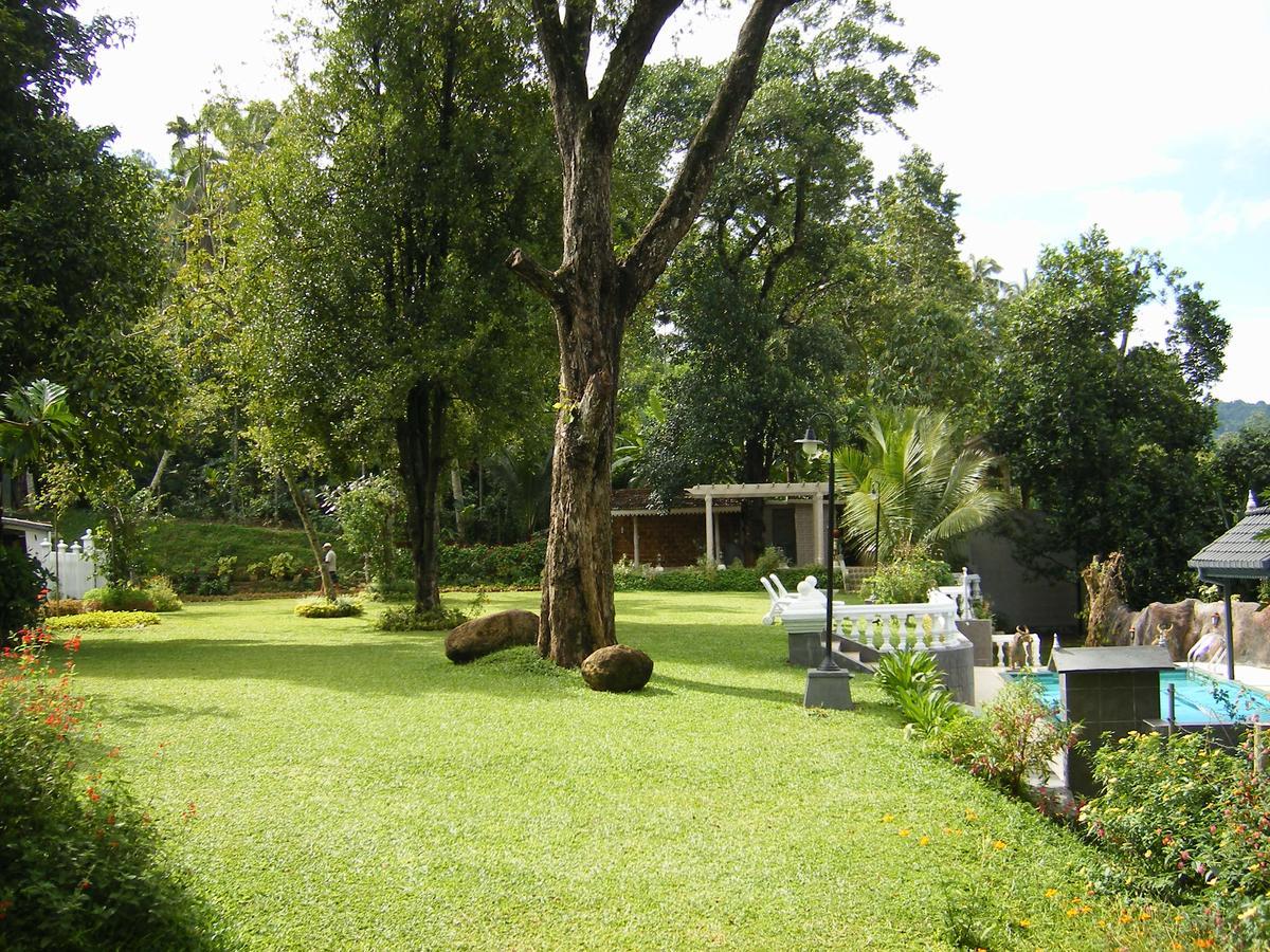Manor House Hotel Embulpure Exterior foto