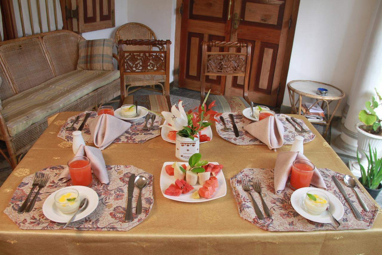 Manor House Hotel Embulpure Exterior foto
