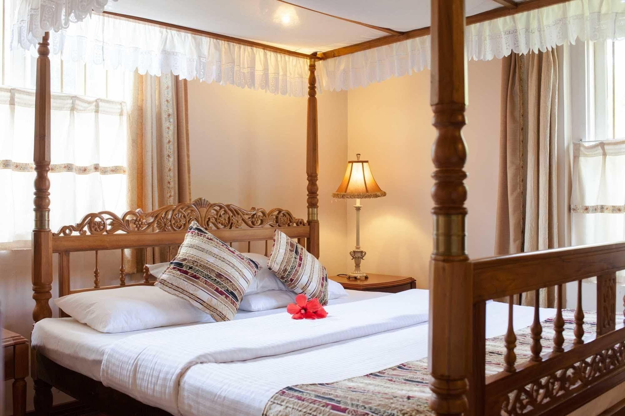 Manor House Hotel Embulpure Exterior foto