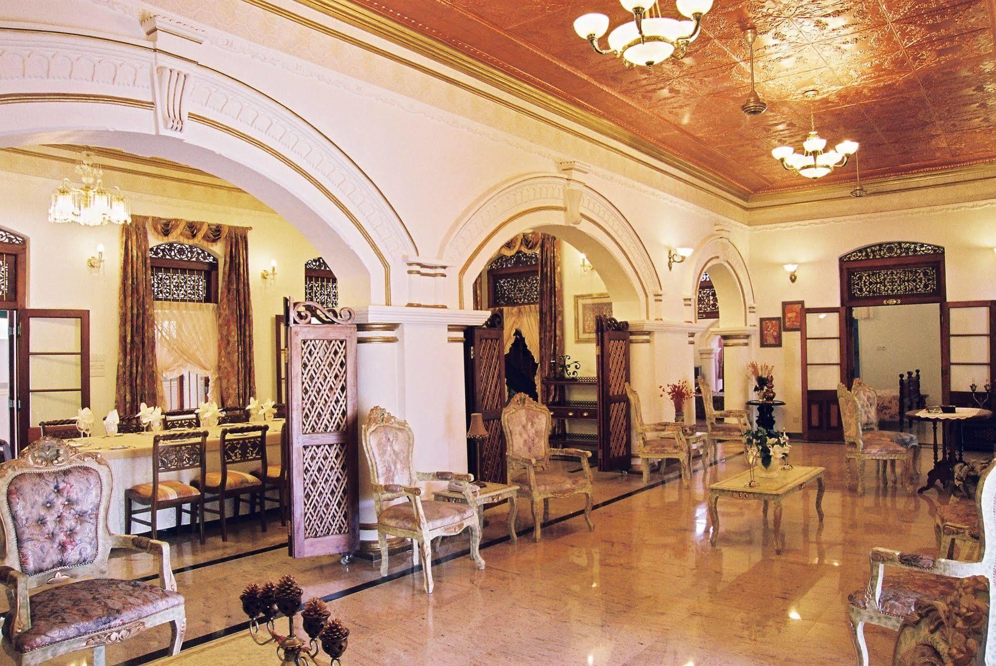 Manor House Hotel Embulpure Exterior foto