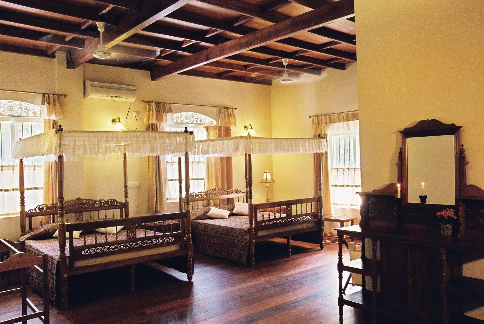 Manor House Hotel Embulpure Exterior foto