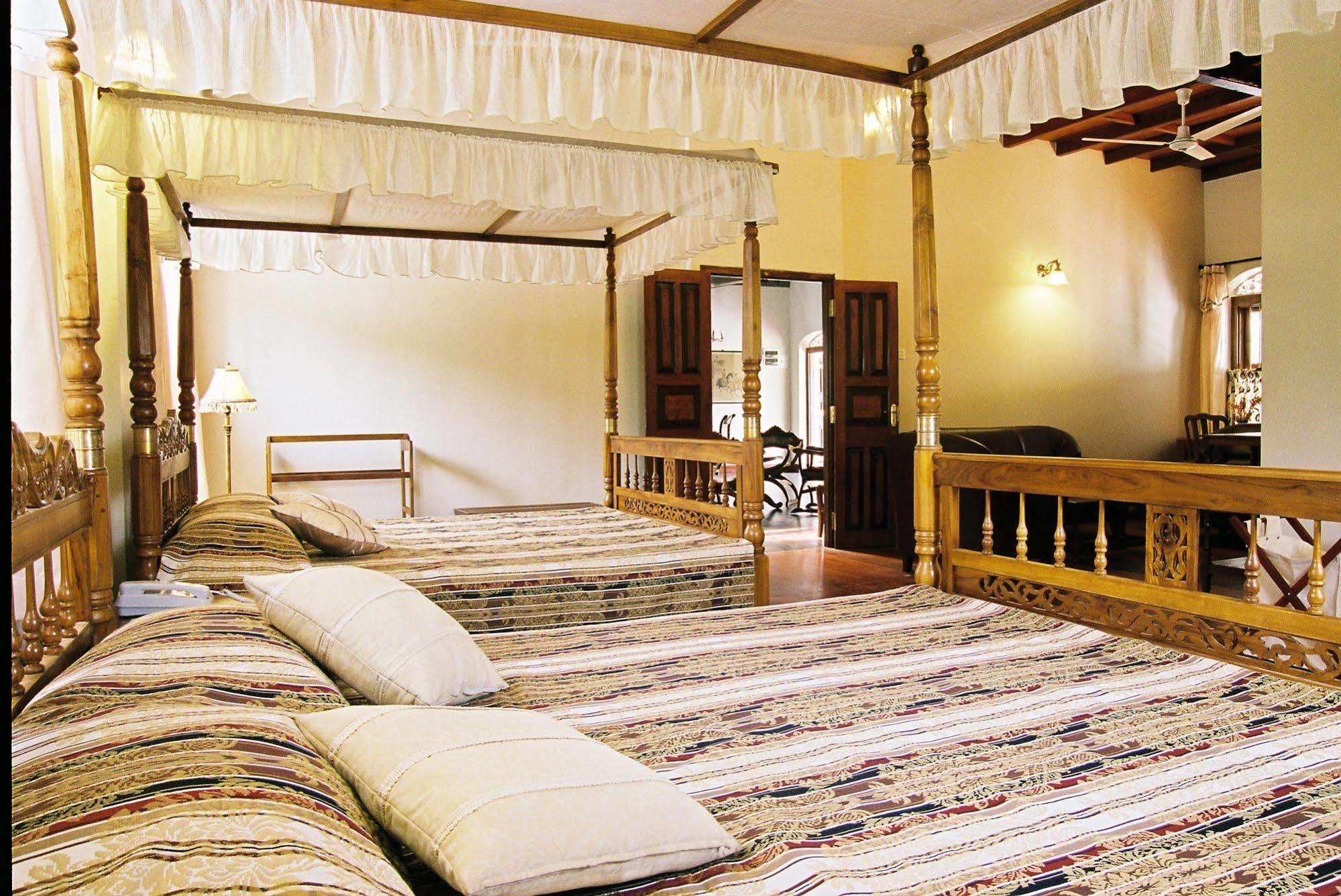 Manor House Hotel Embulpure Exterior foto