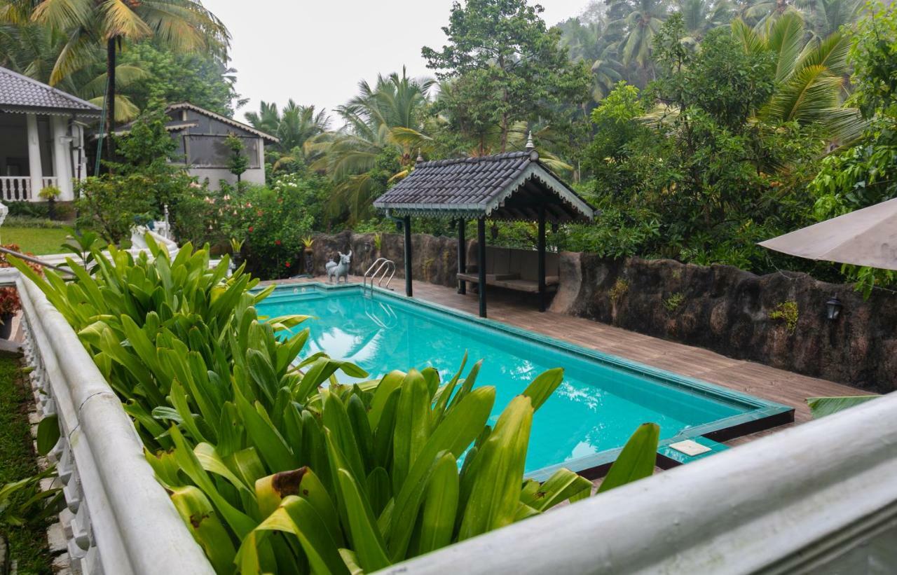 Manor House Hotel Embulpure Exterior foto