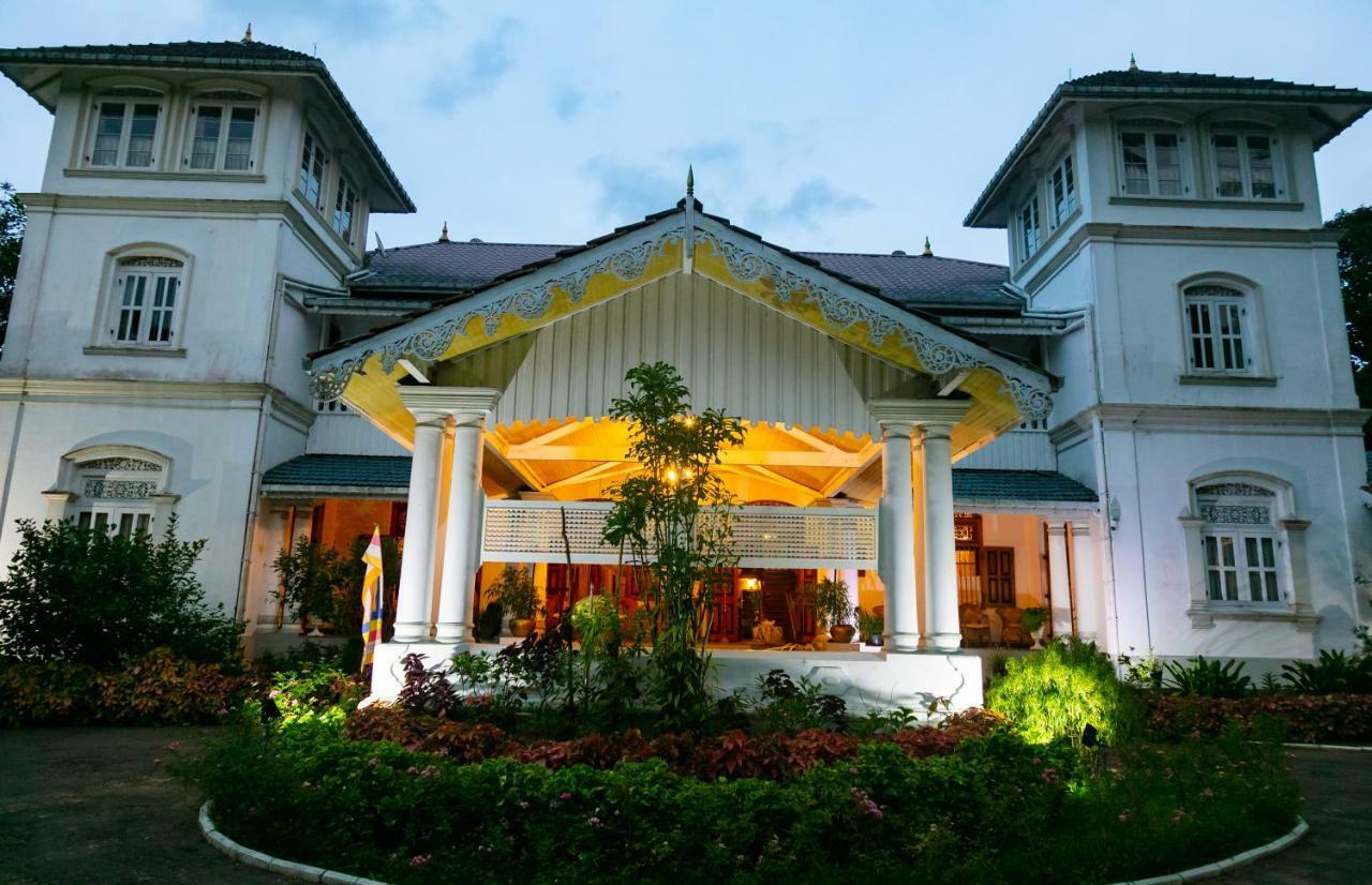Manor House Hotel Embulpure Exterior foto