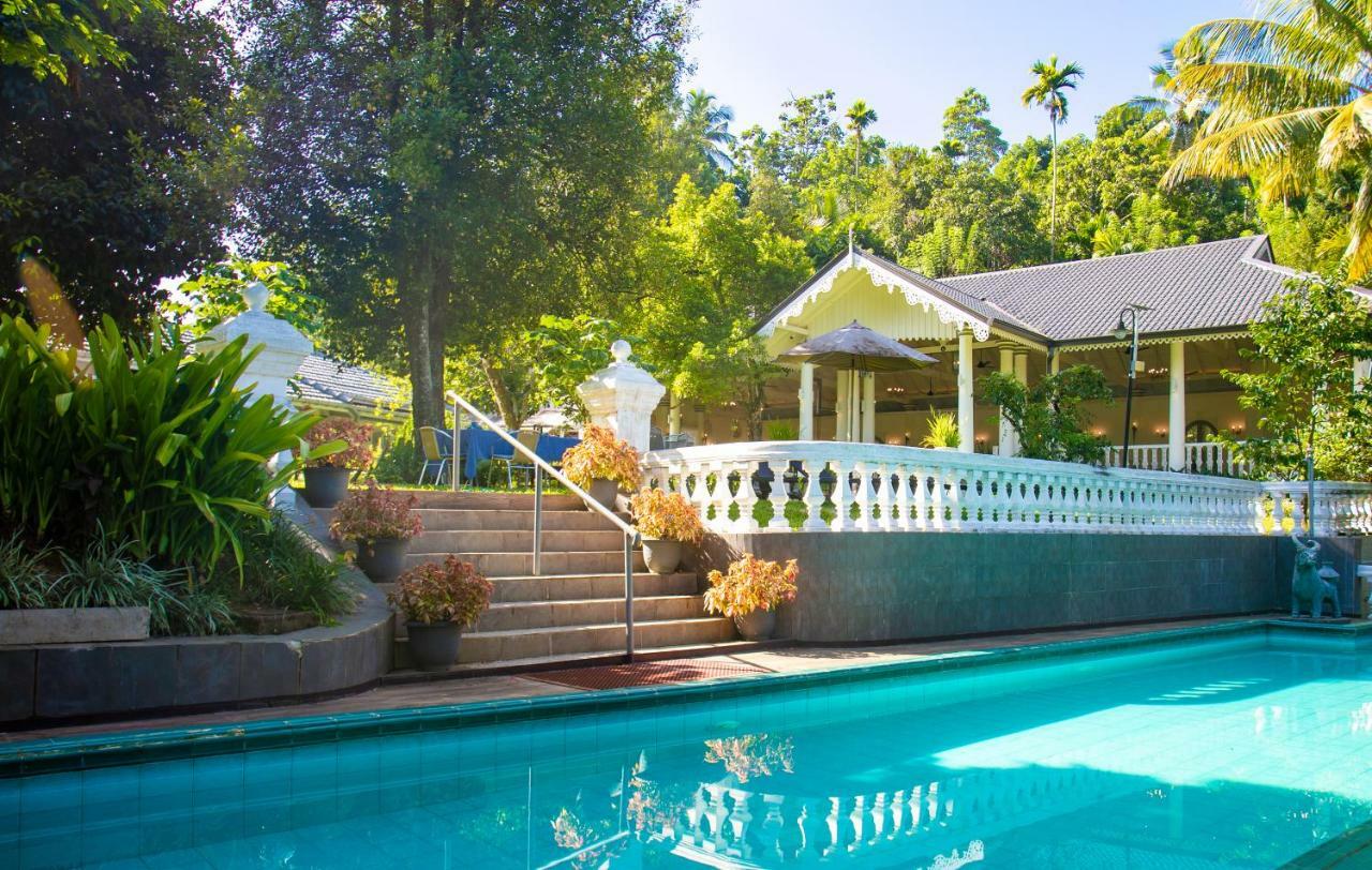 Manor House Hotel Embulpure Exterior foto