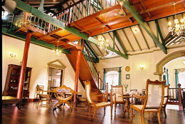 Manor House Hotel Embulpure Exterior foto