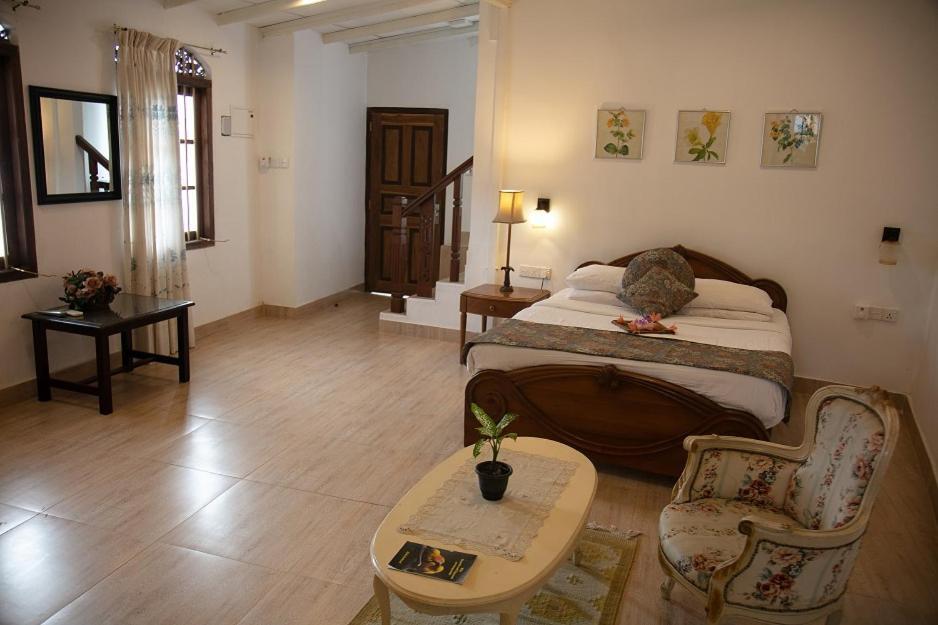 Manor House Hotel Embulpure Exterior foto