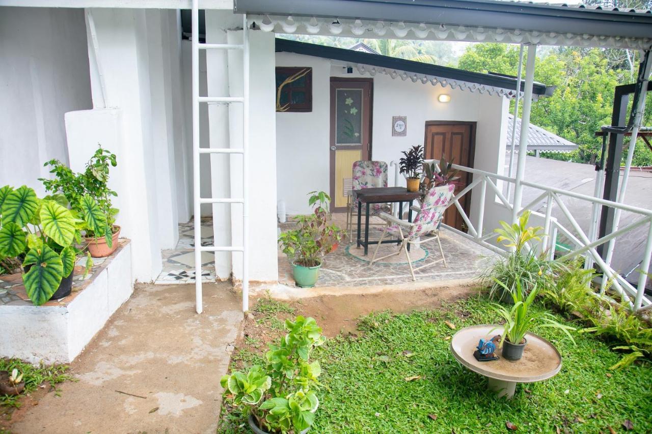 Manor House Hotel Embulpure Exterior foto